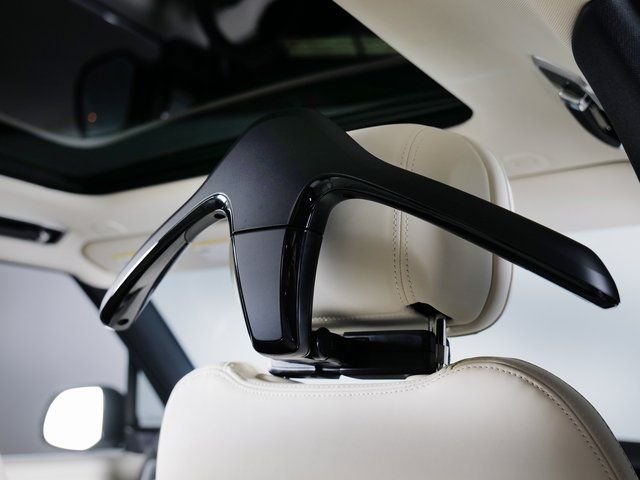 New 2026 Fuji White Land Rover SE image 22