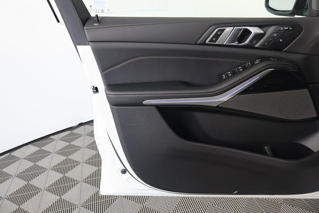 2026 BMW X7 40i - Photo 8