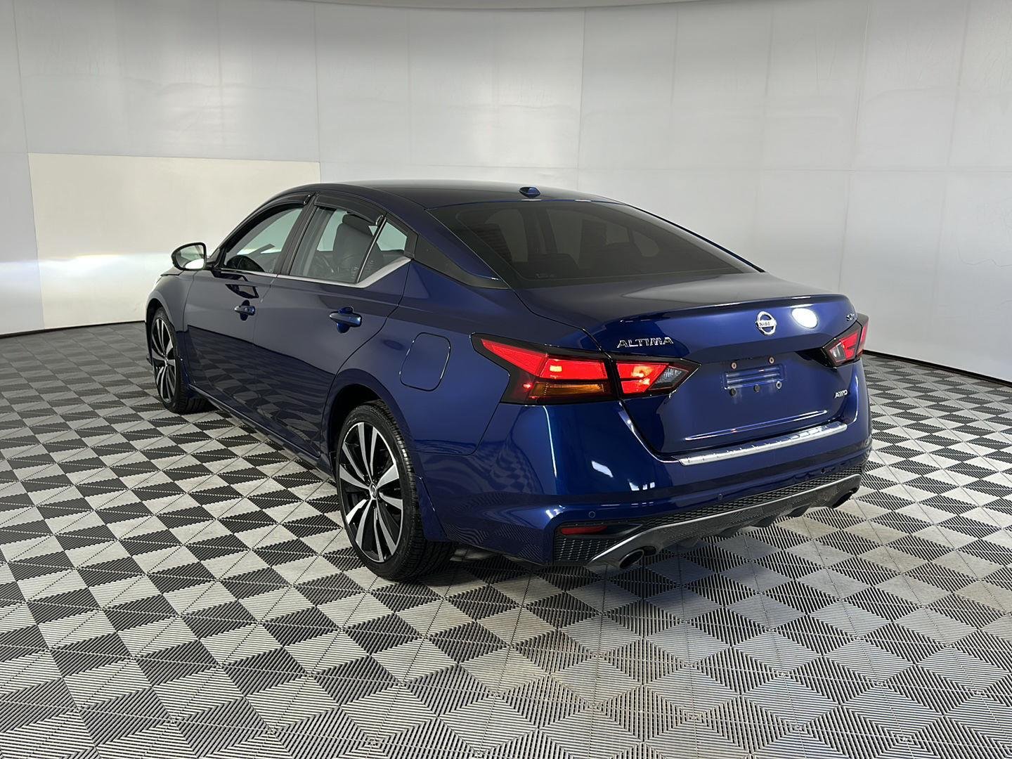 Used 2021 Deep Blue Pearl Nissan 2.5 SR image 29