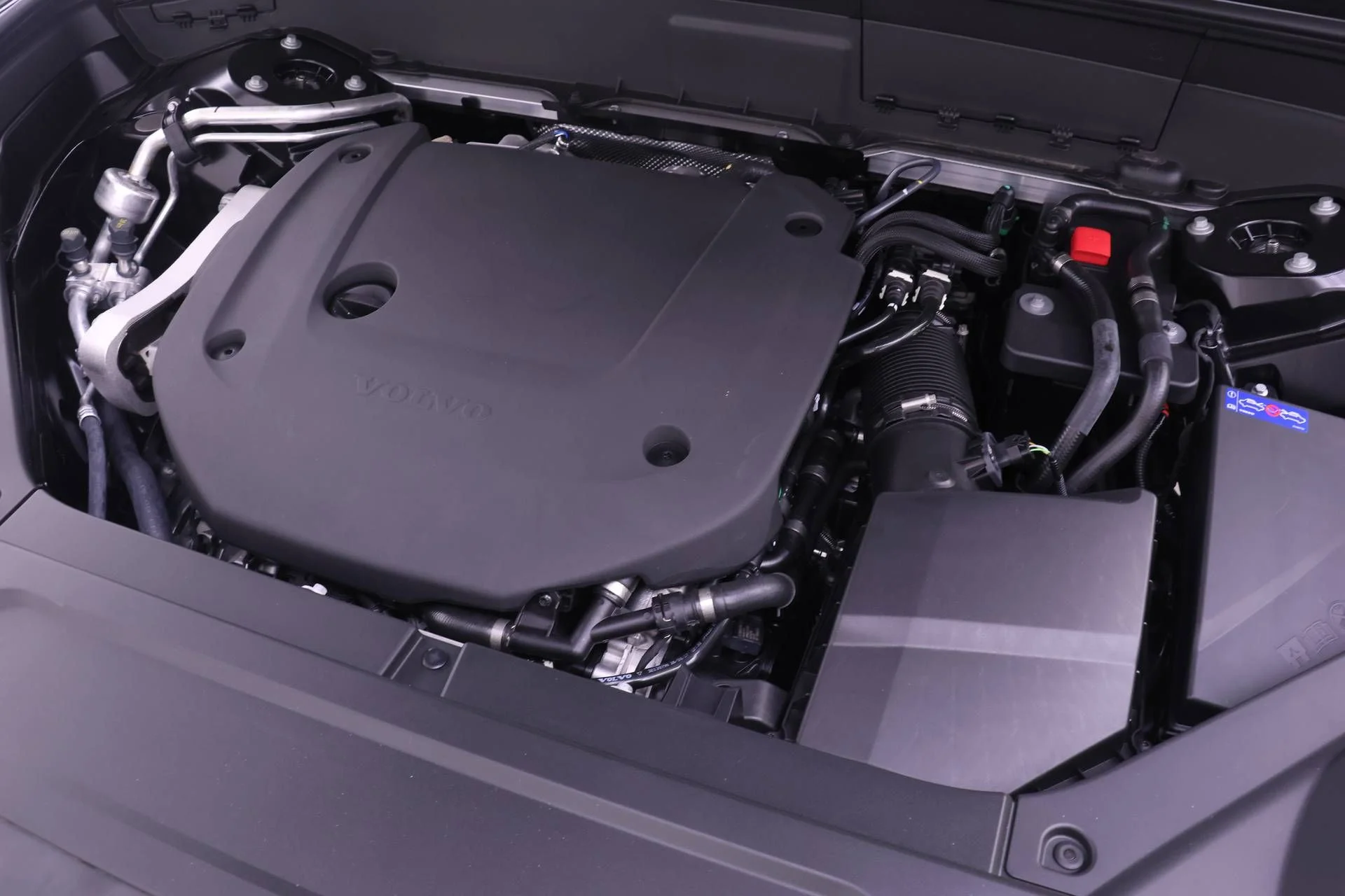 New 2027  Volvo B6 Plus 7-Seater image 17