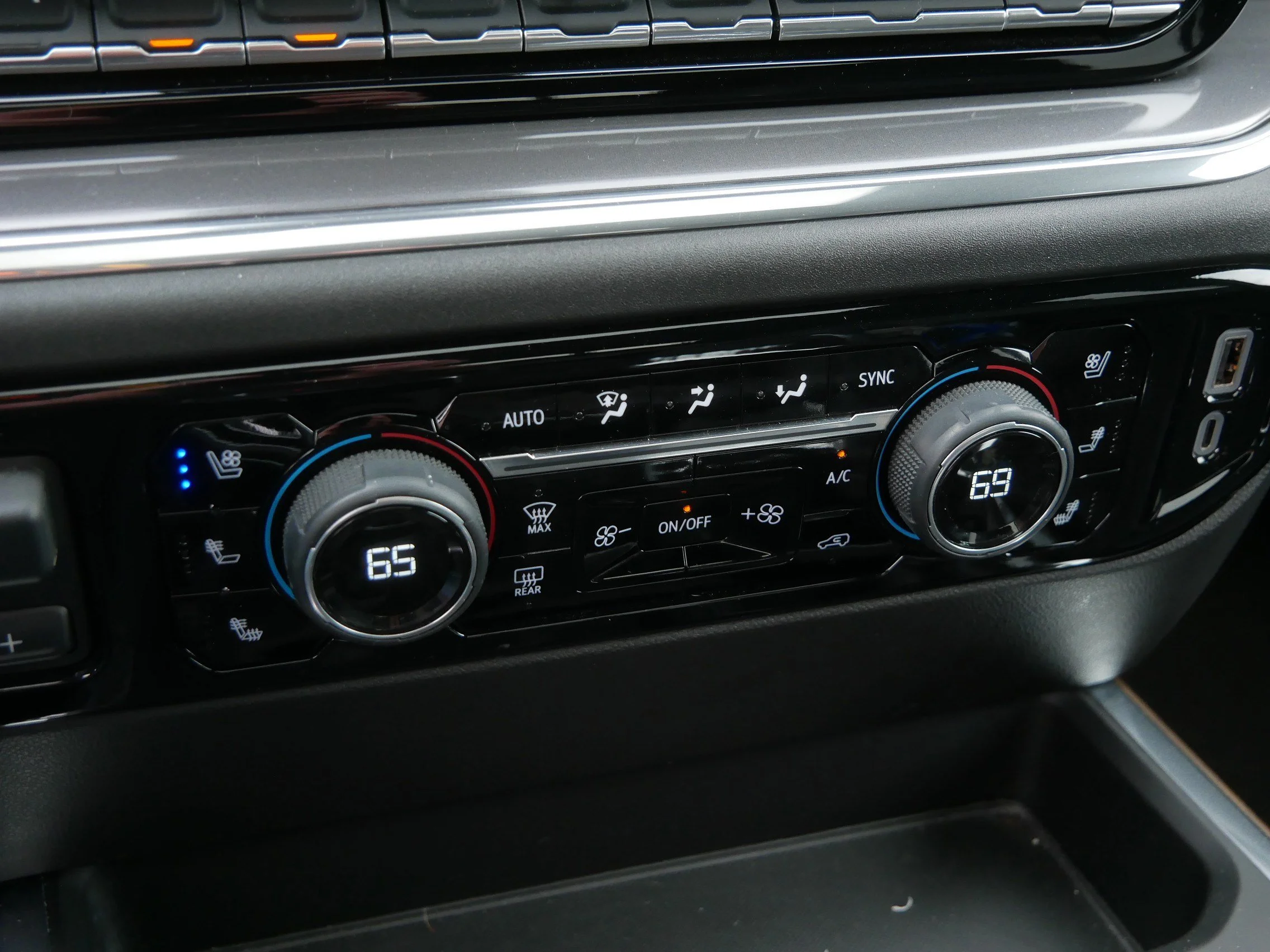 Used 2024 Red Chevrolet High Country image 33