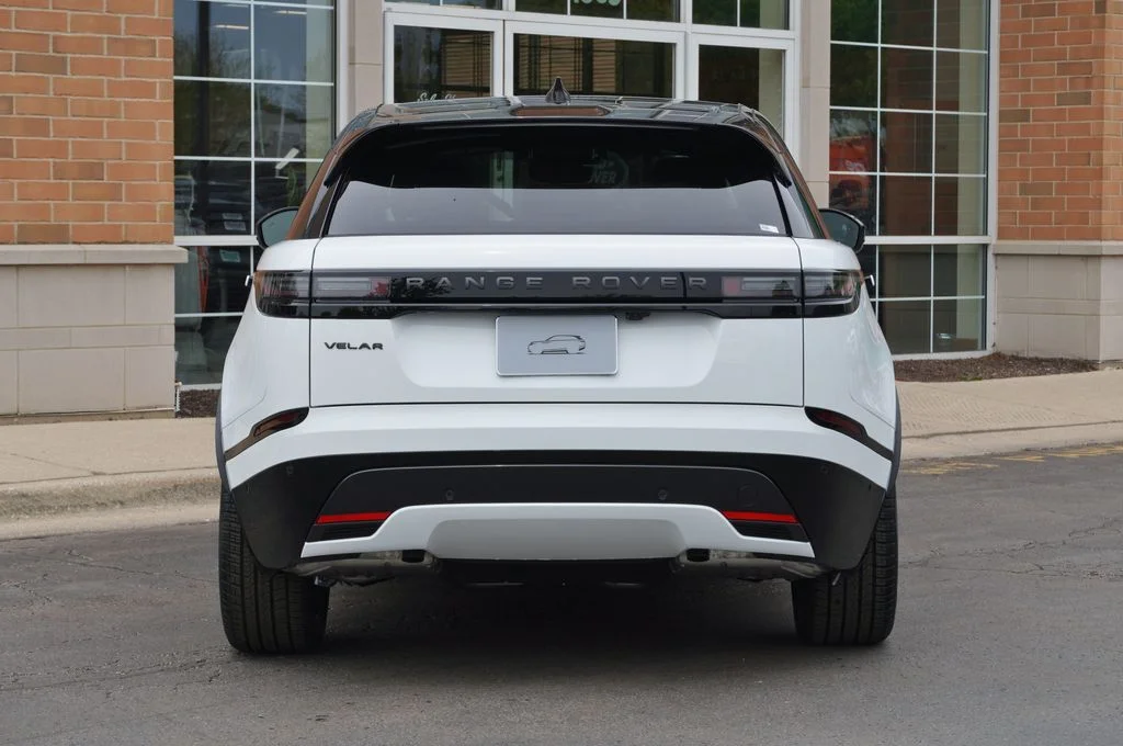 Used 2026 White Land Rover Dynamic SE image 5