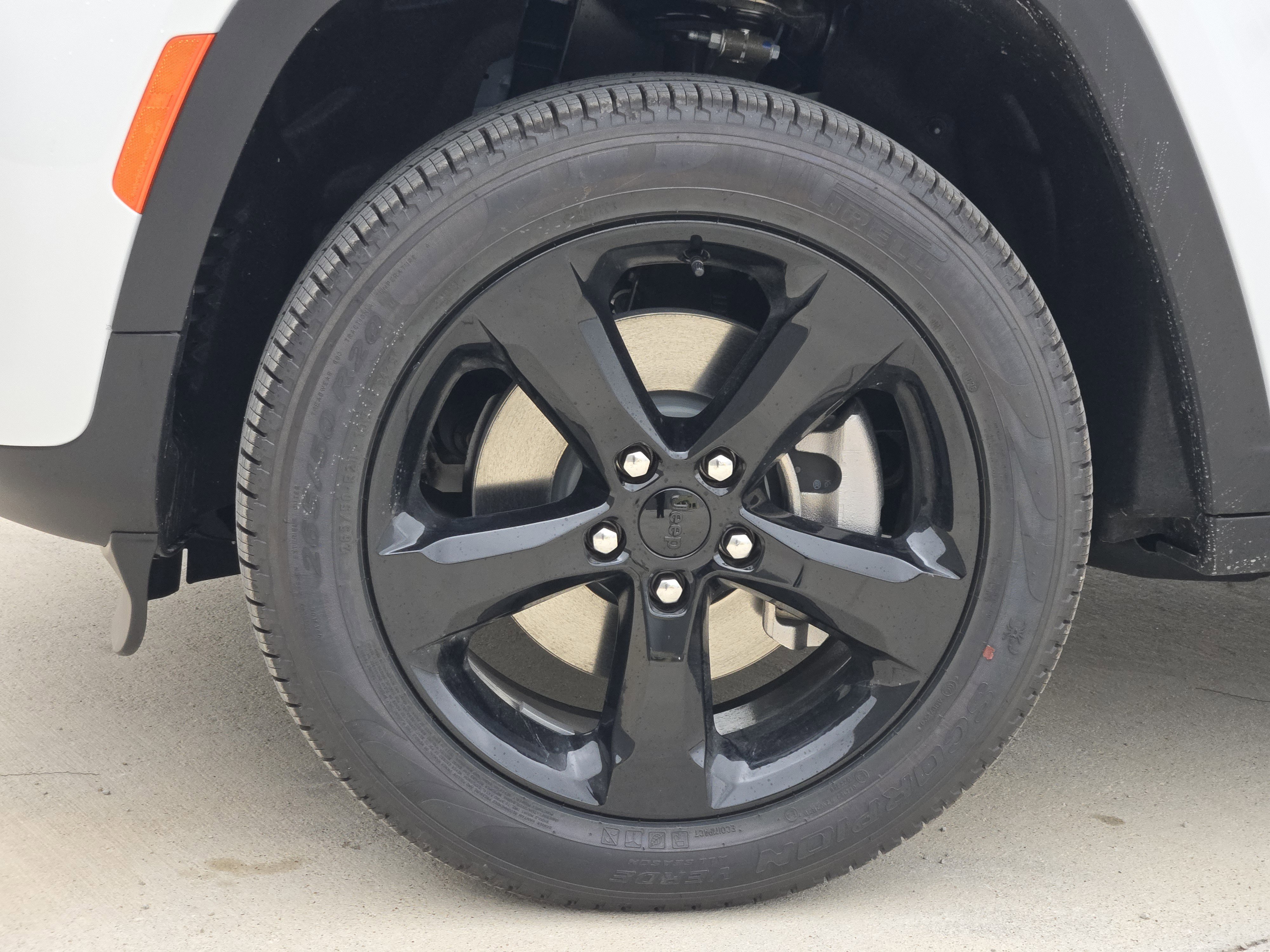 New 2026 Bright White Clear-Coat Exterior Paint Jeep Limited image 9