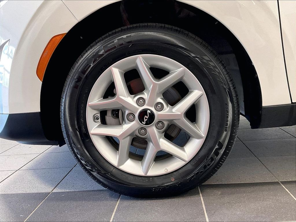 Used 2025 White Kia S image 7