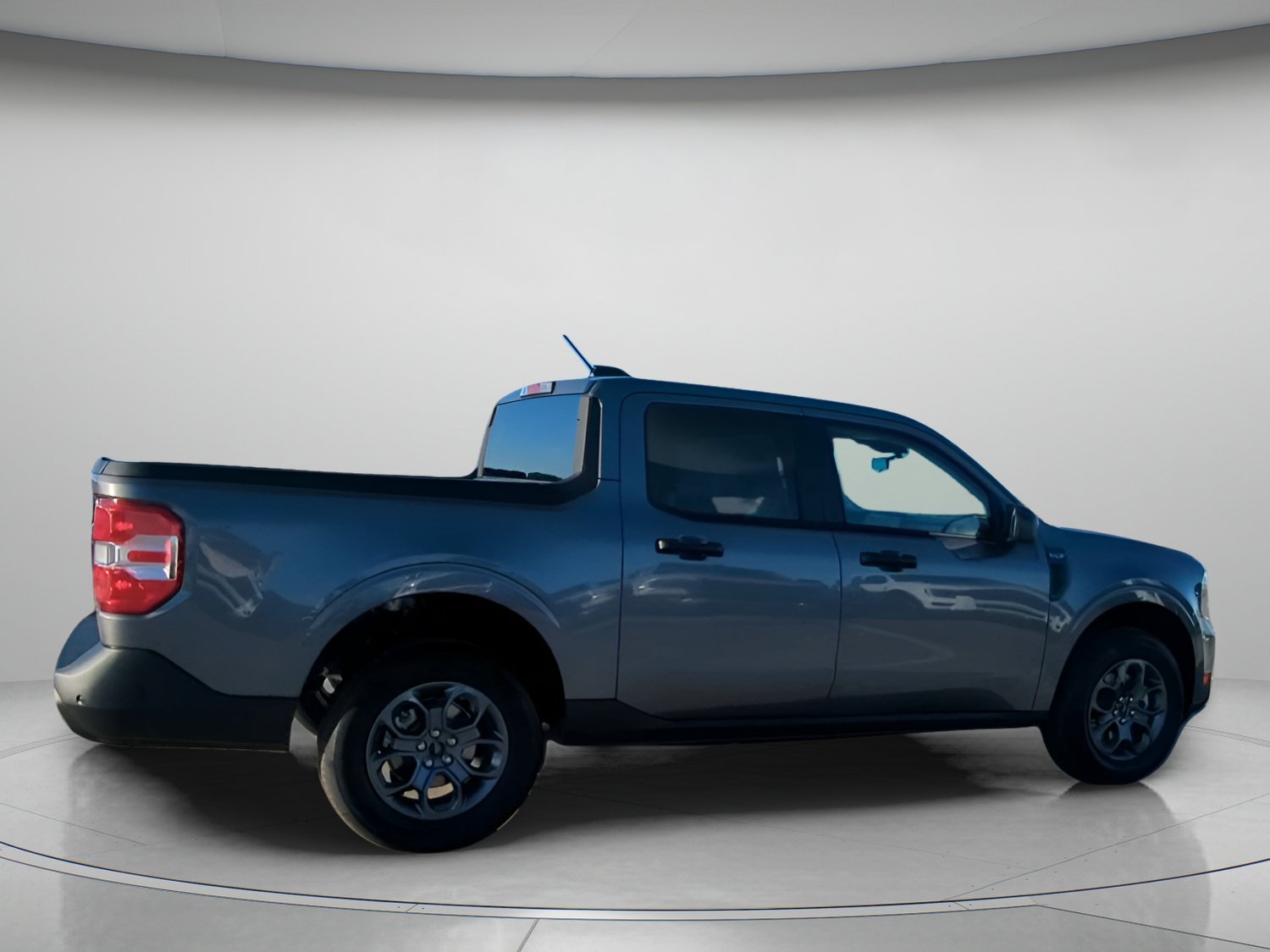 New 2026 Carbonized Gray Metallic Ford XLT image 27