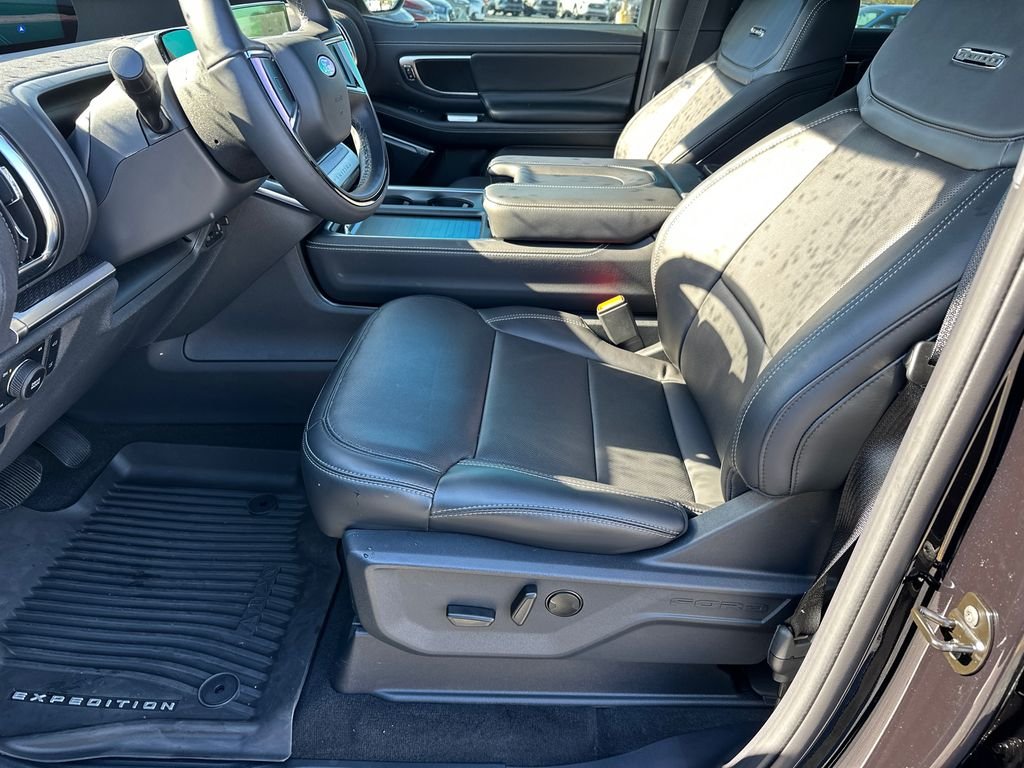 New 2025 Black Ford Platinum image 9