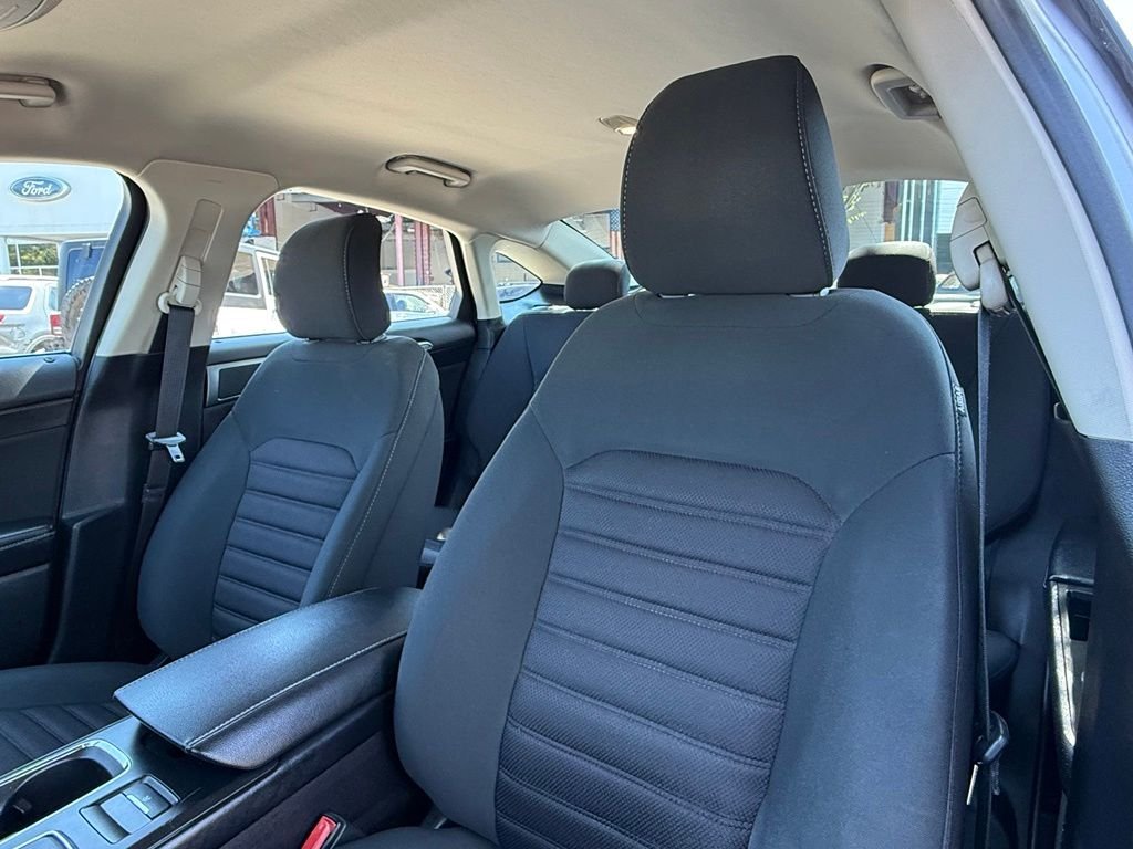Used 2017 Silver Ford SE image 23