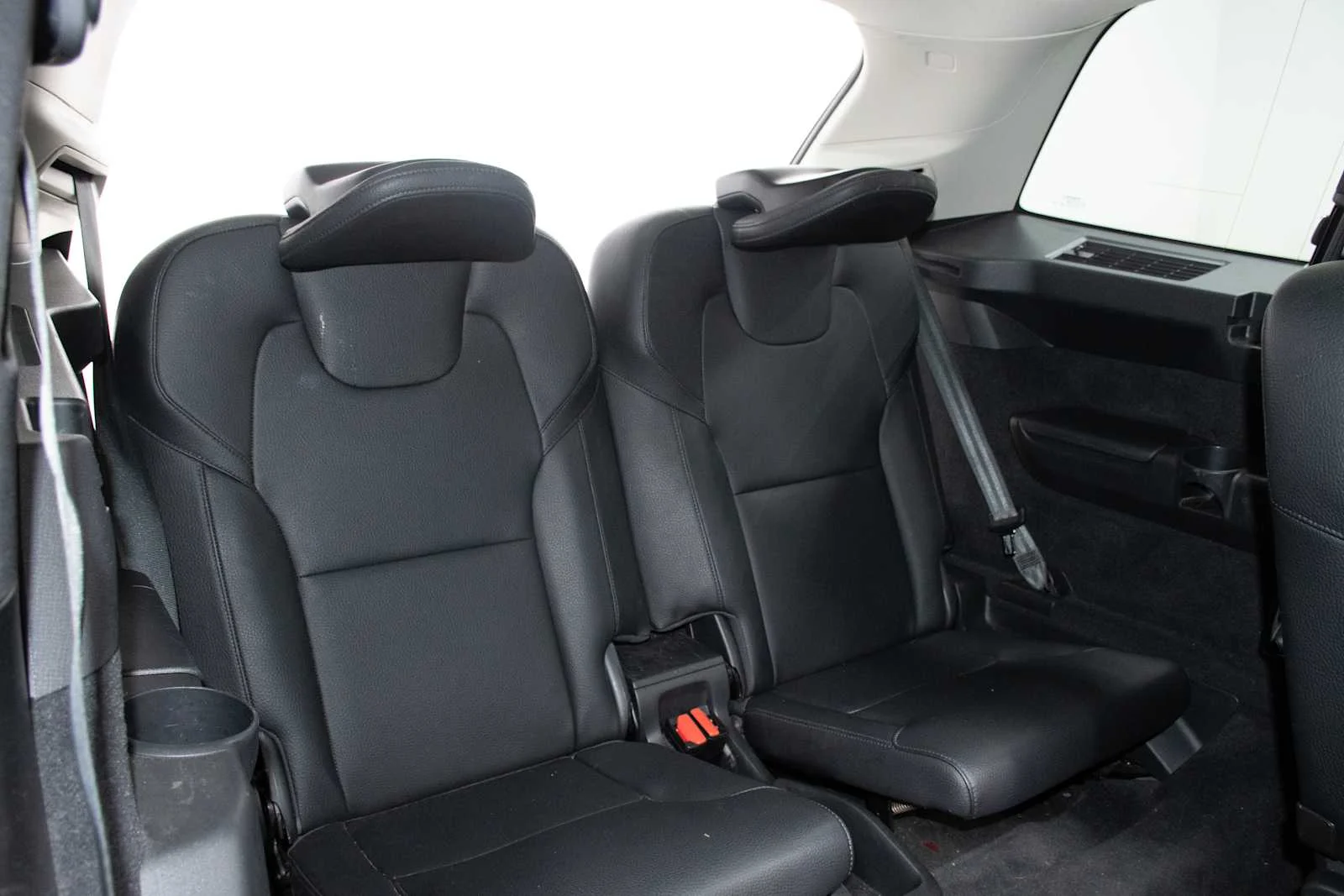 Used 2022 Thunder Grey Metallic Volvo Momentum image 24