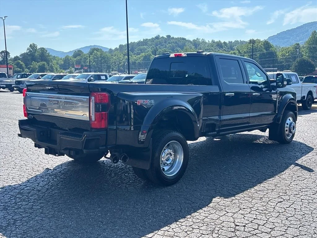 2023 Ford F-450 Super Duty Platinum - Photo 8