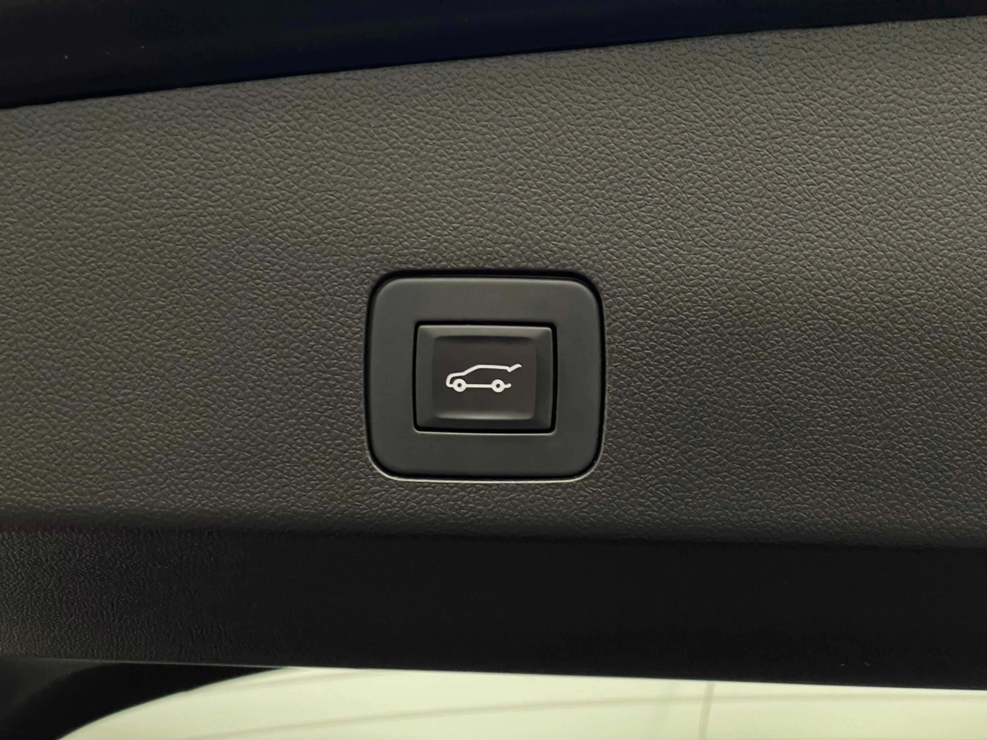 Used 2020 DARK MOON BLUE METALLIC Buick Essence image 11