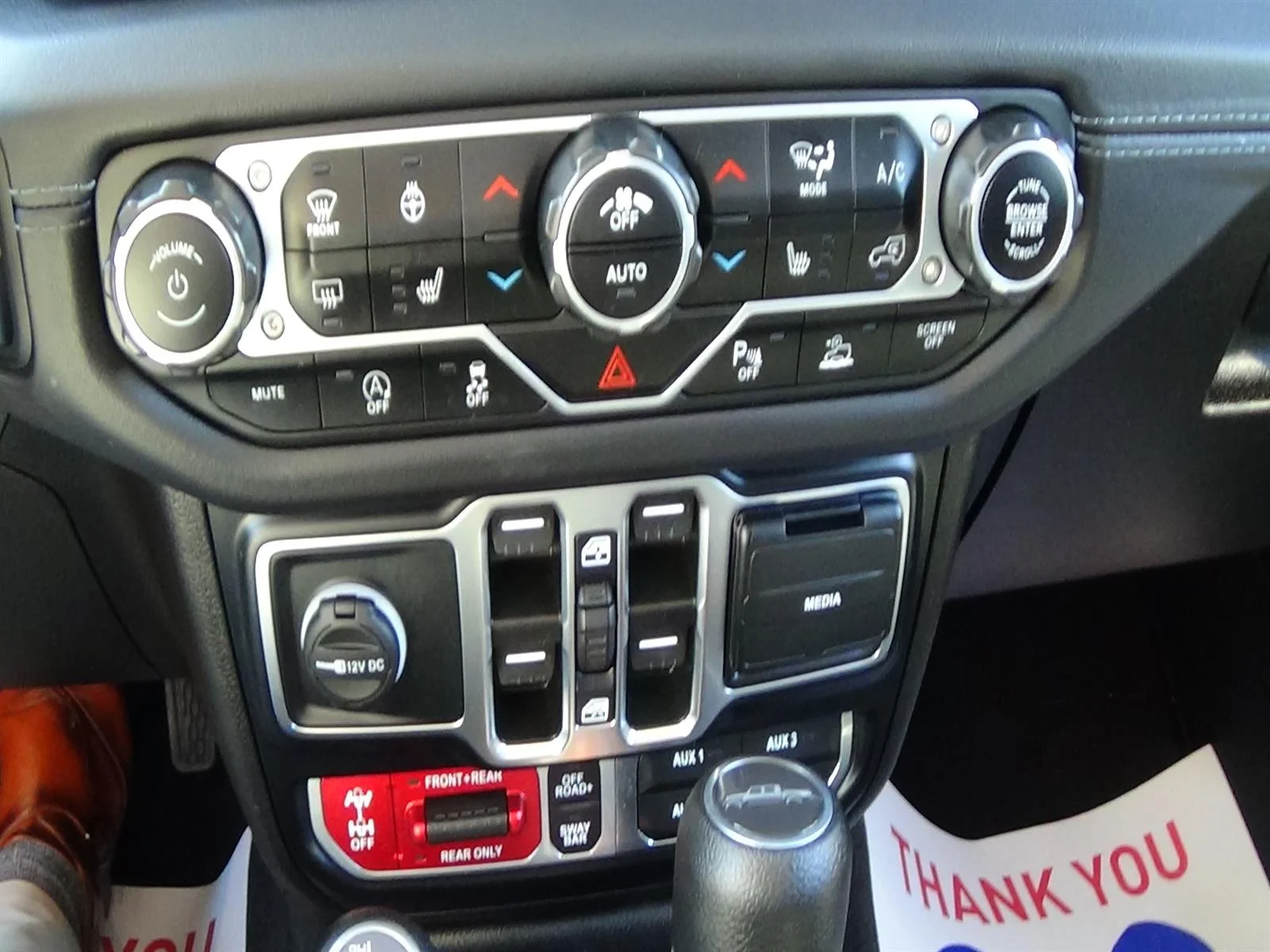 Used 2024 Anvil Clear Coat (pds) Jeep Rubicon image 24