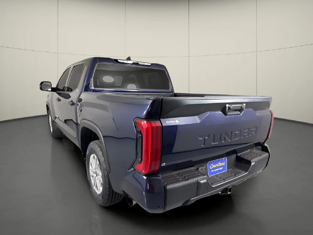 Used 2022 Blue Toyota SR5 image 6