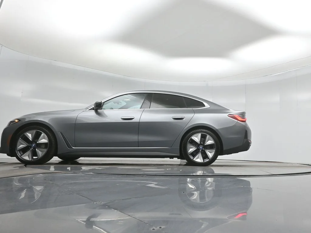 Used 2023 Gray BMW eDrive40 image 8
