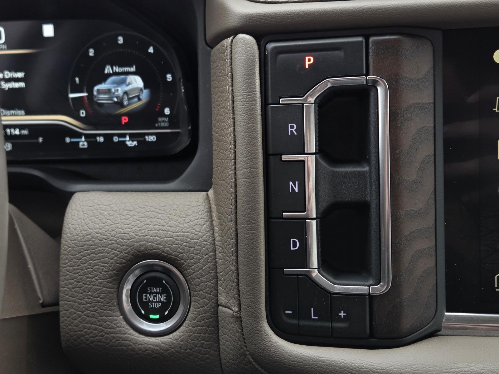 Used 2022 White Frost Tricoat GMC Denali image 23