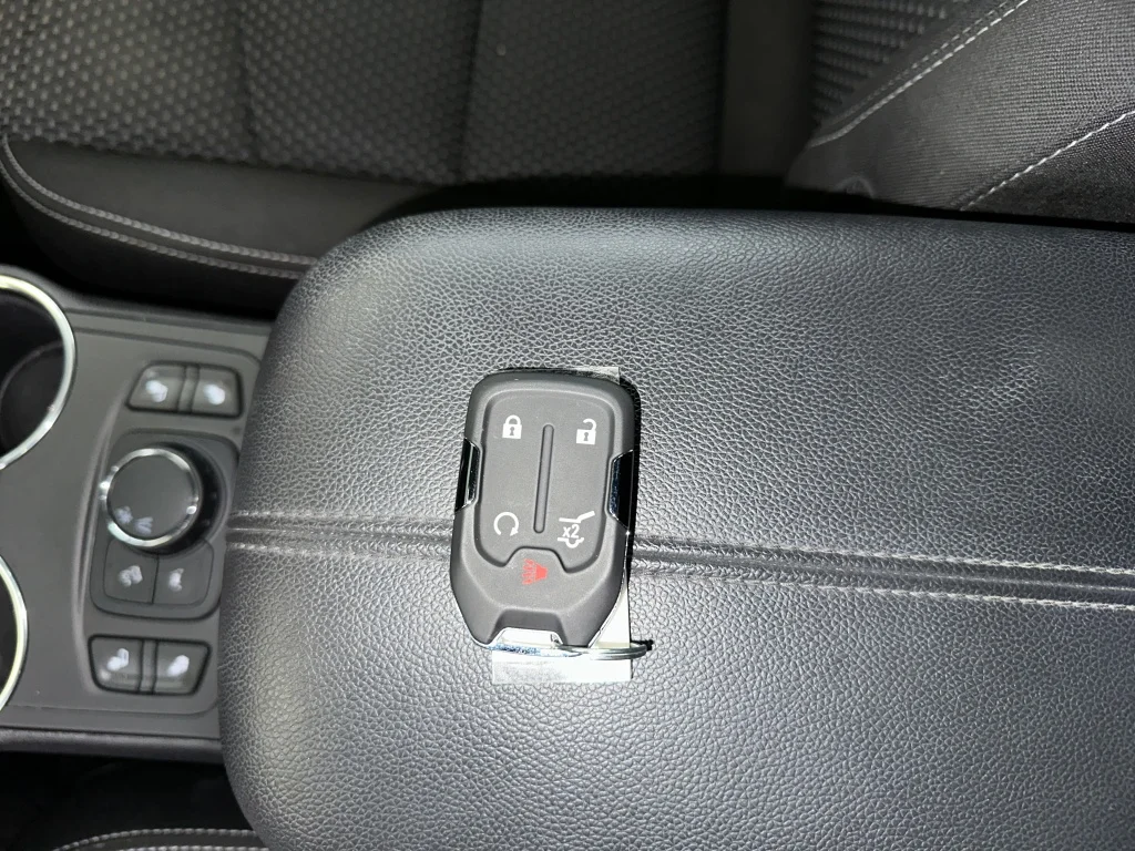 Used 2023 Sterling Metallic GMC SLE image 5