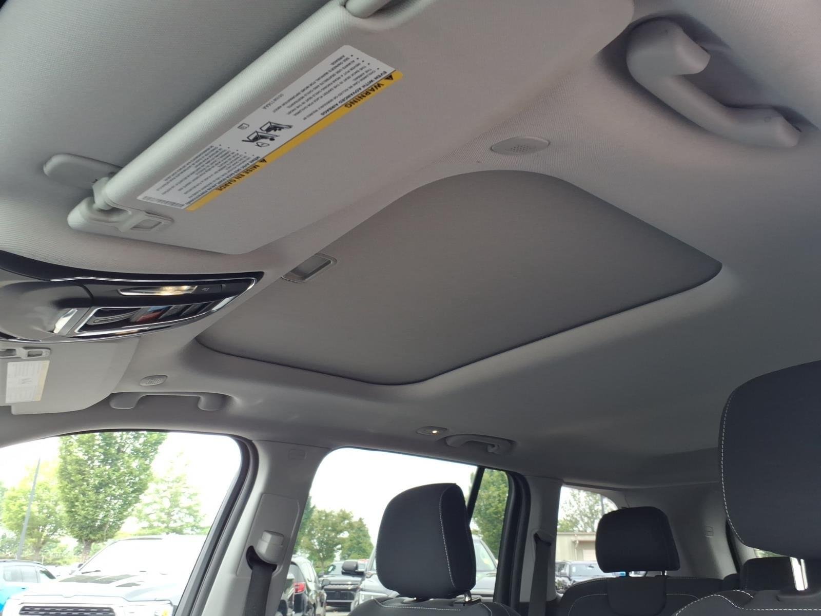 Used 2022 Diamond Black Crystal Pearlcoat Jeep Laredo image 6