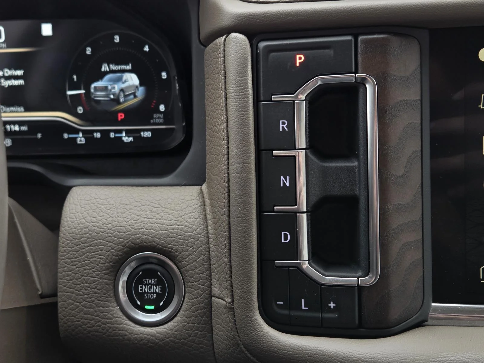 Used 2022 White Frost Tricoat GMC Denali image 23