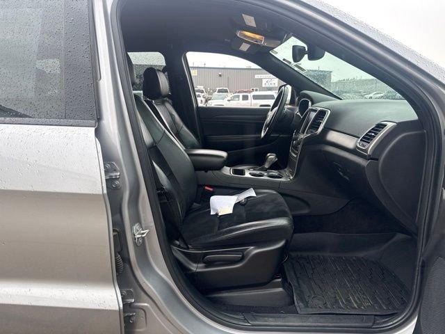 Used 2017 Silver Jeep Altitude image 16