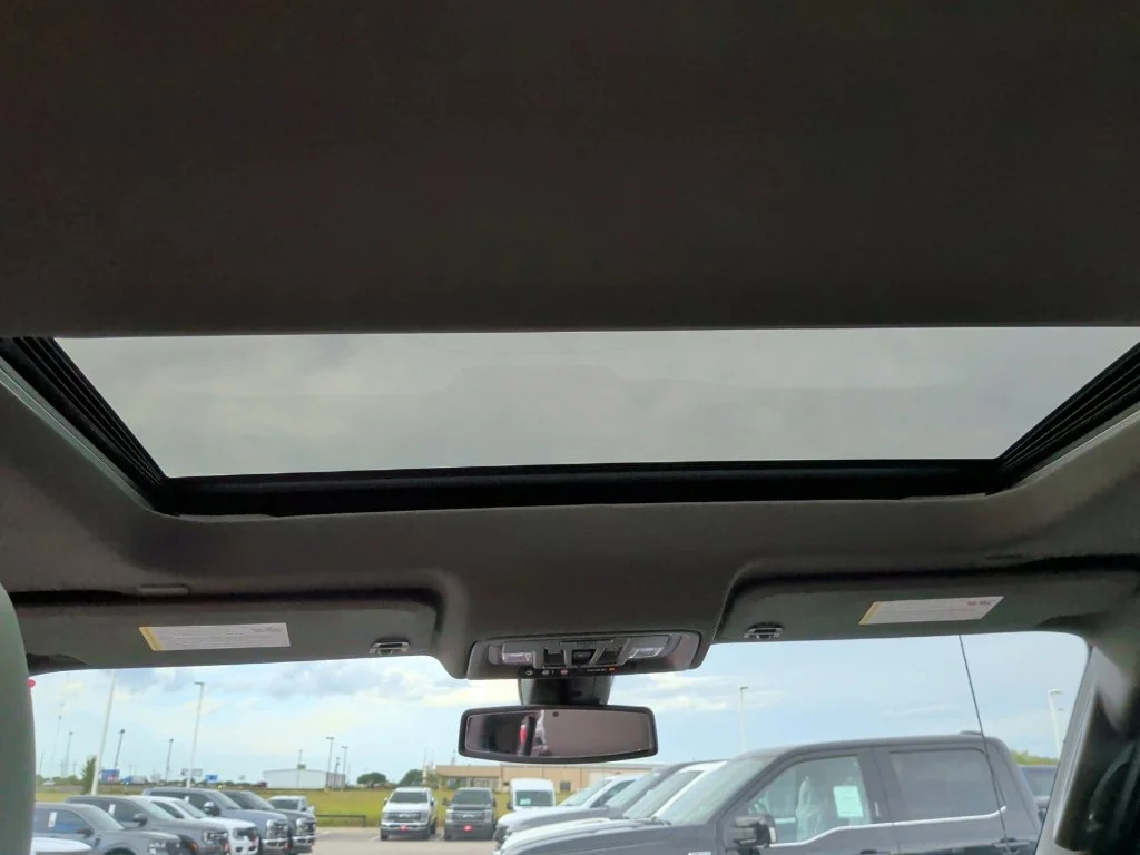 Used 2019 White GMC SLT image 23