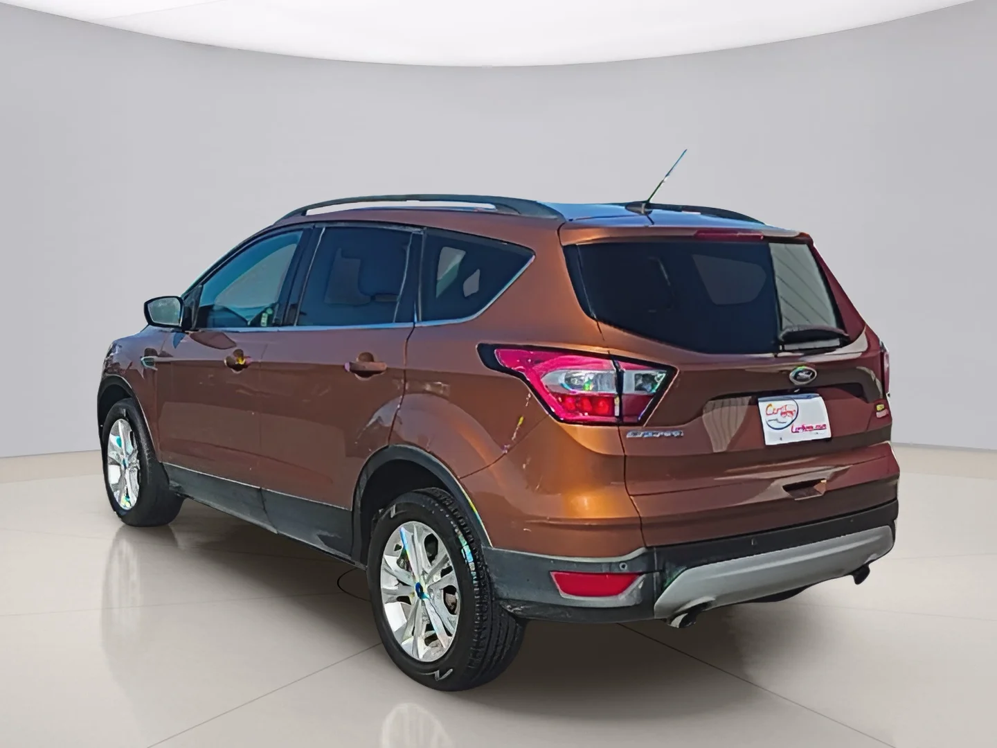 Used 2017 Red Ford SE 4WD image 3
