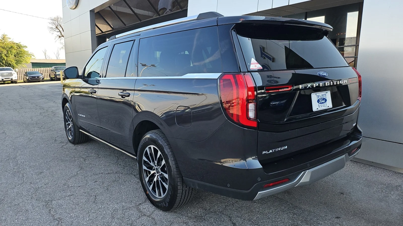 Used 2025 Dark Charcoal Ford 2025 FORD EXPEDITION MAX PLATINUM 4DR SUV 131.5 W image 3