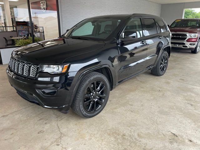 Used 2017 Jeep Grand Cherokee Altitude with VIN 1C4RJFAG7HC881728 for sale in Crawfordsville, IN