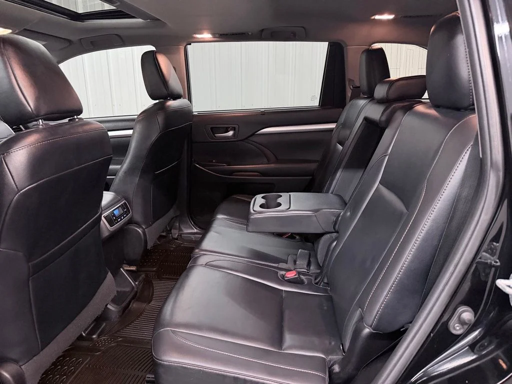 Used 2019 Black Toyota XLE image 28