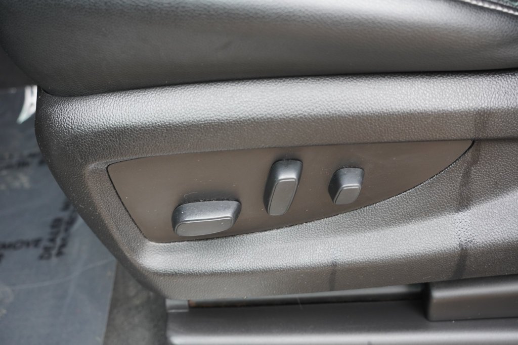 Used 2019 White Chevrolet LT image 28