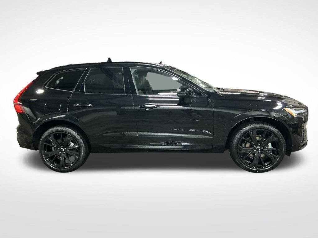 New 2026 Black Volvo B5 Ultra Black Edition image 4