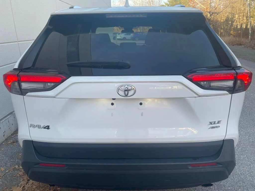 2023 Toyota RAV4 XLE - Photo 9