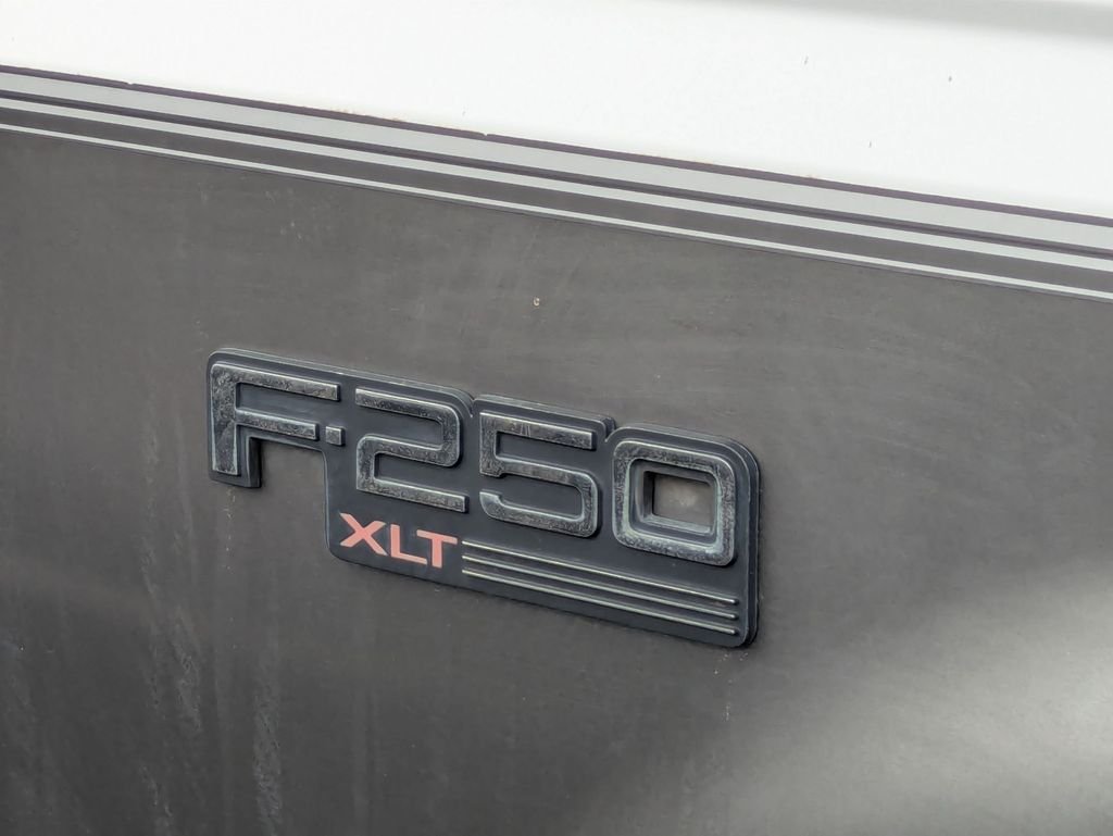 Used 1993  Ford XL HD image 5