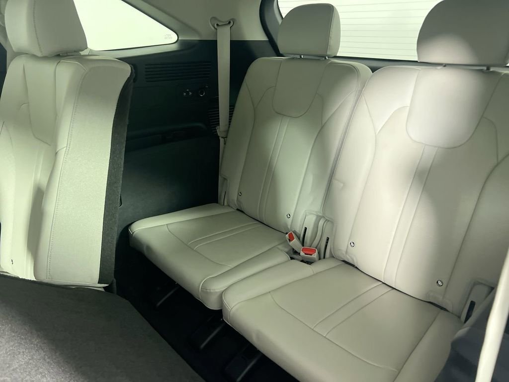 New 2026 Glacial White Pearl Kia S image 27