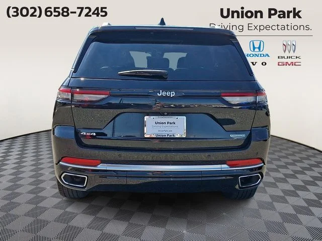 Used 2023 Diamond Black Jeep Summit image 5