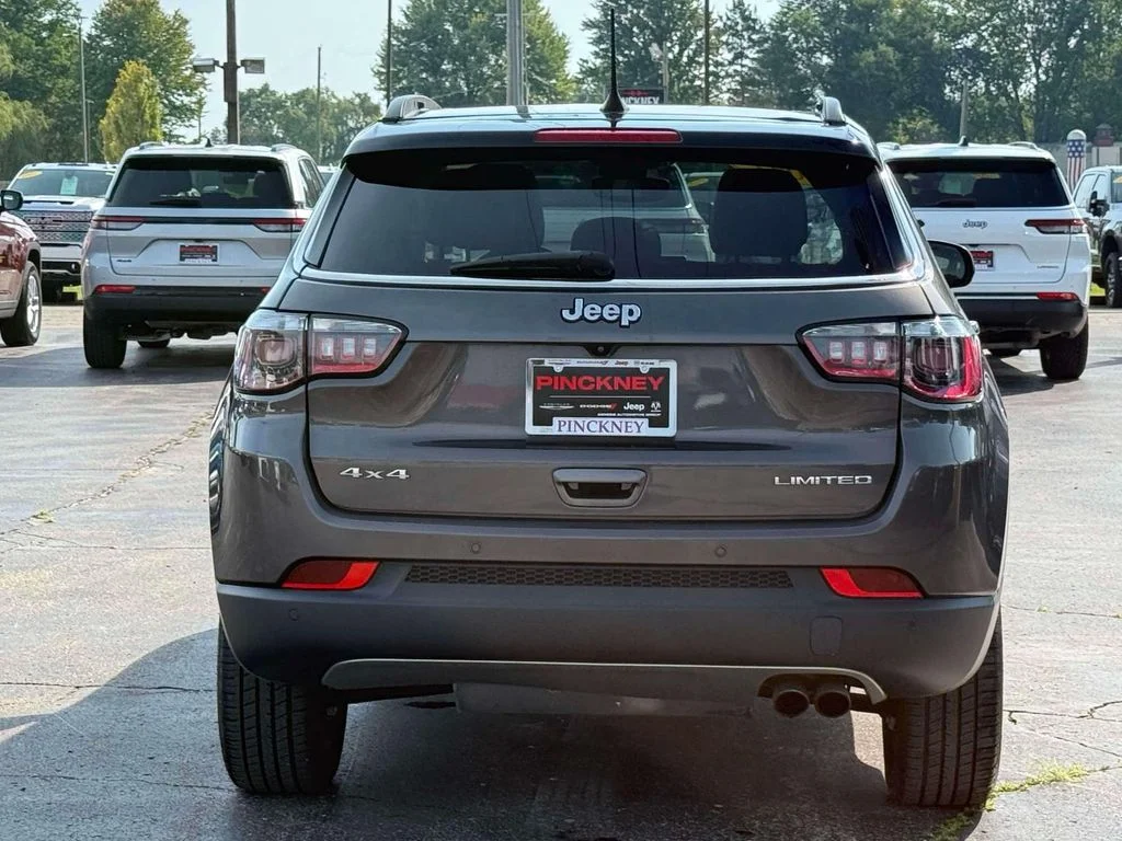 Used 2022 Gray Jeep Limited image 7