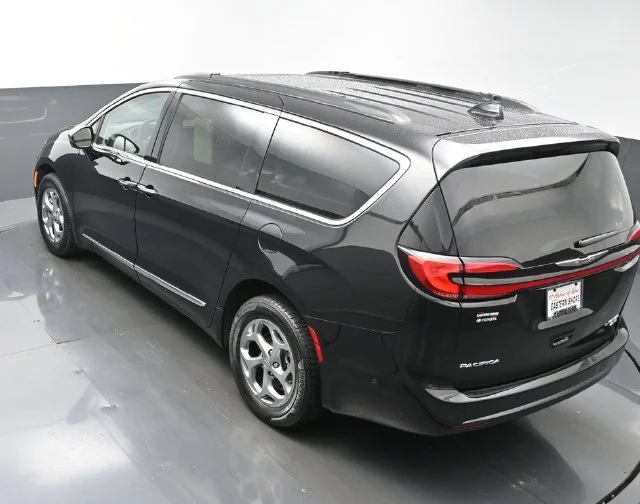 Used 2023 Black Chrysler Limited image 40