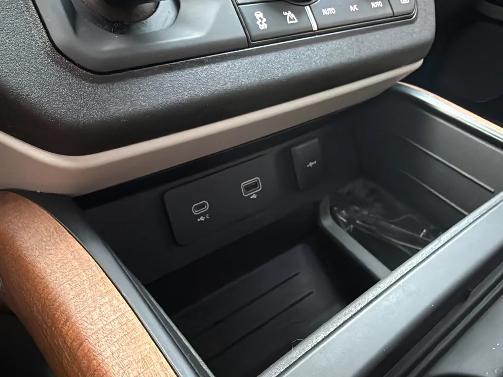 Used 2023 Gray Land Rover X-Dynamic SE image 32