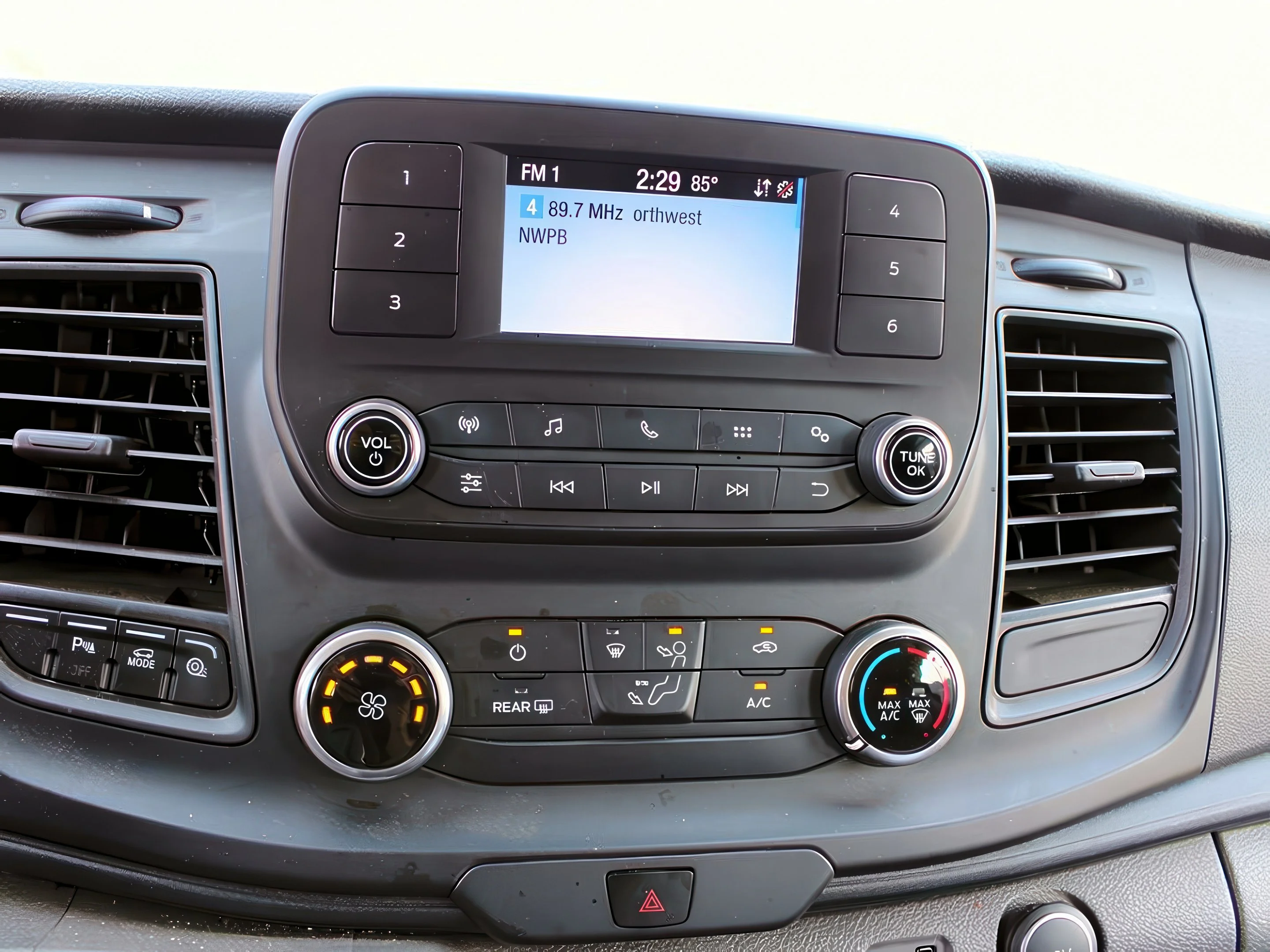Used 2021 Oxford White Ford XLT image 18