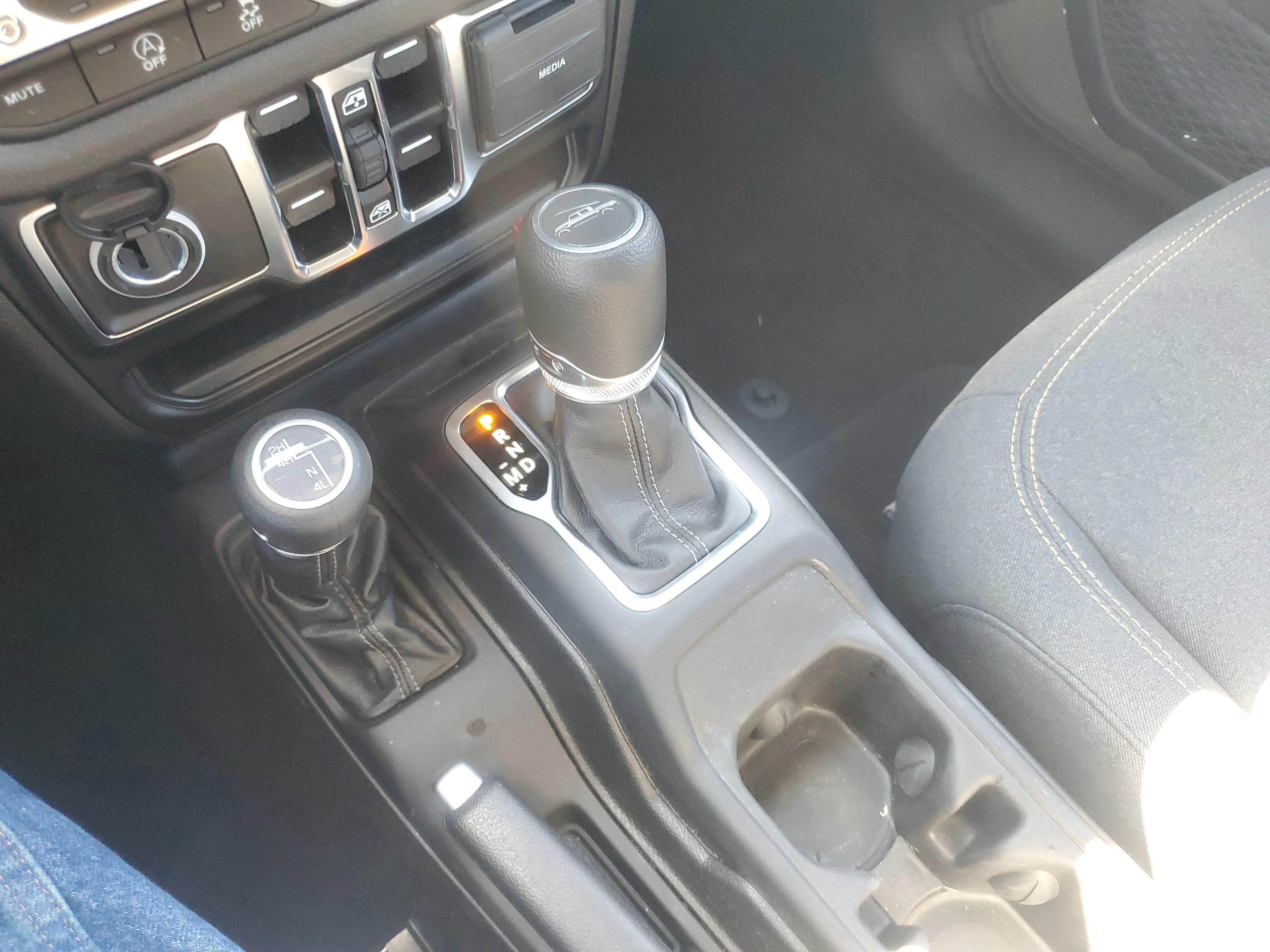Used 2025 41 Jeep Sport image 40