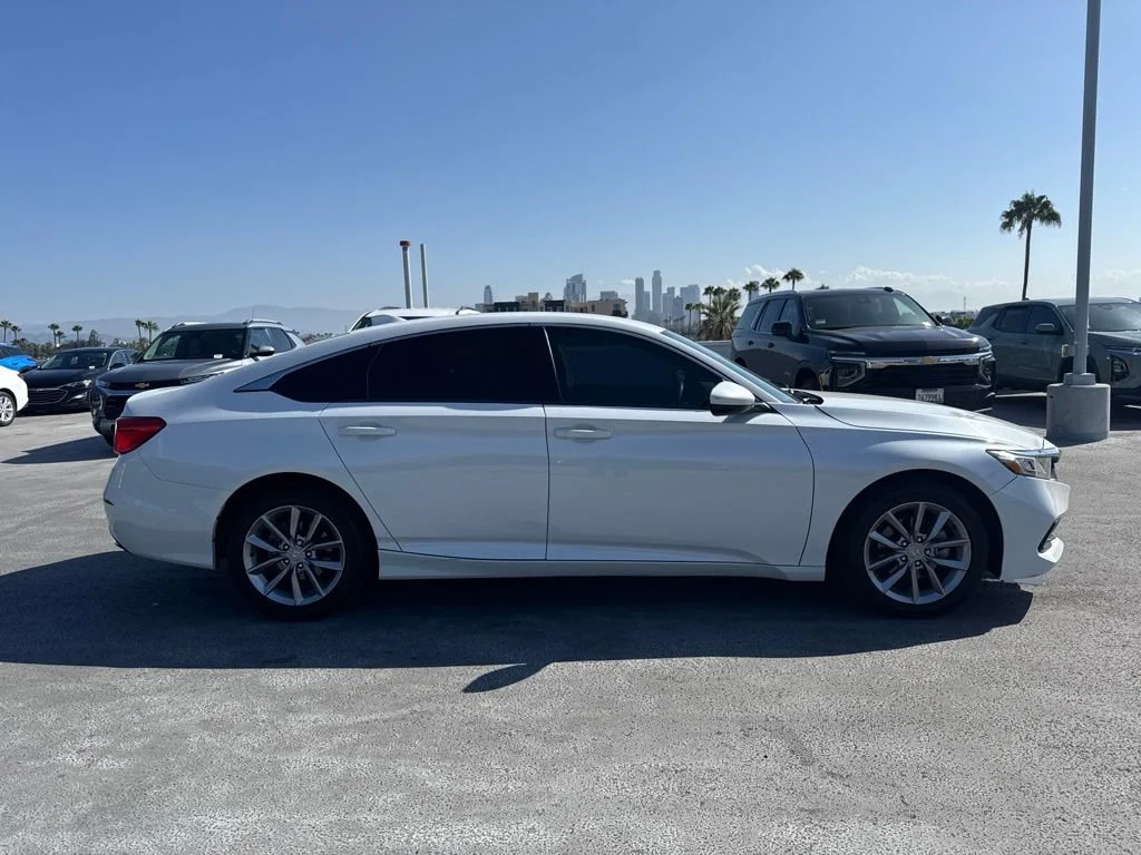 Used 2021  Honda LX image 4