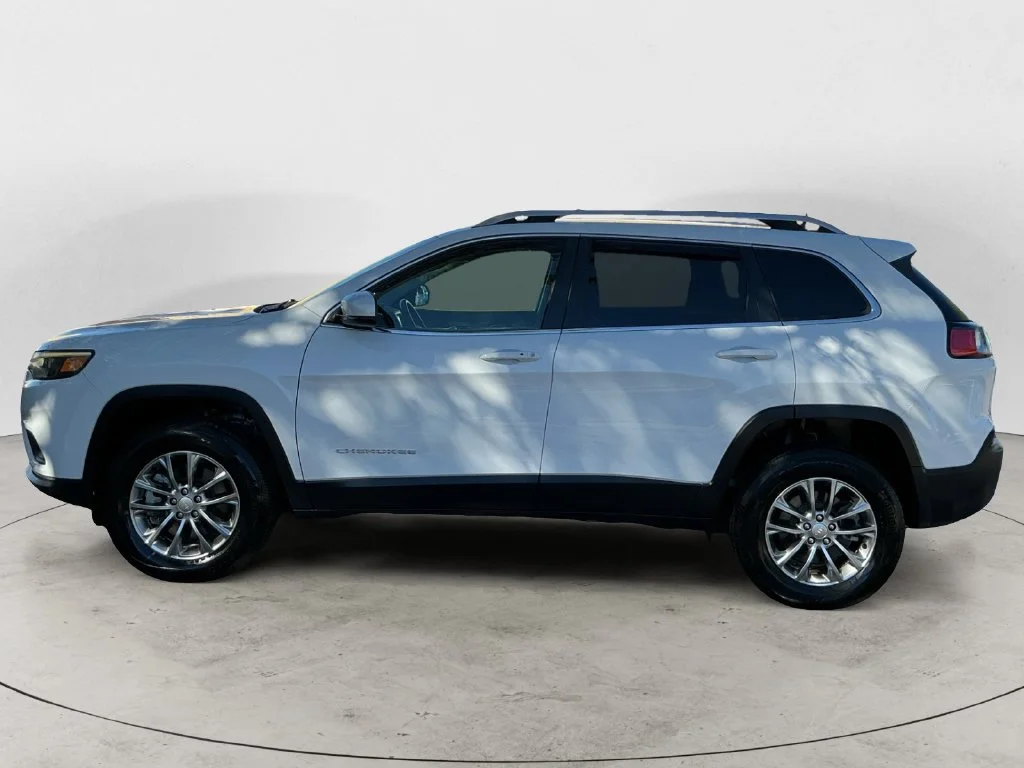 Used 2021 White Jeep Latitude Lux image 8