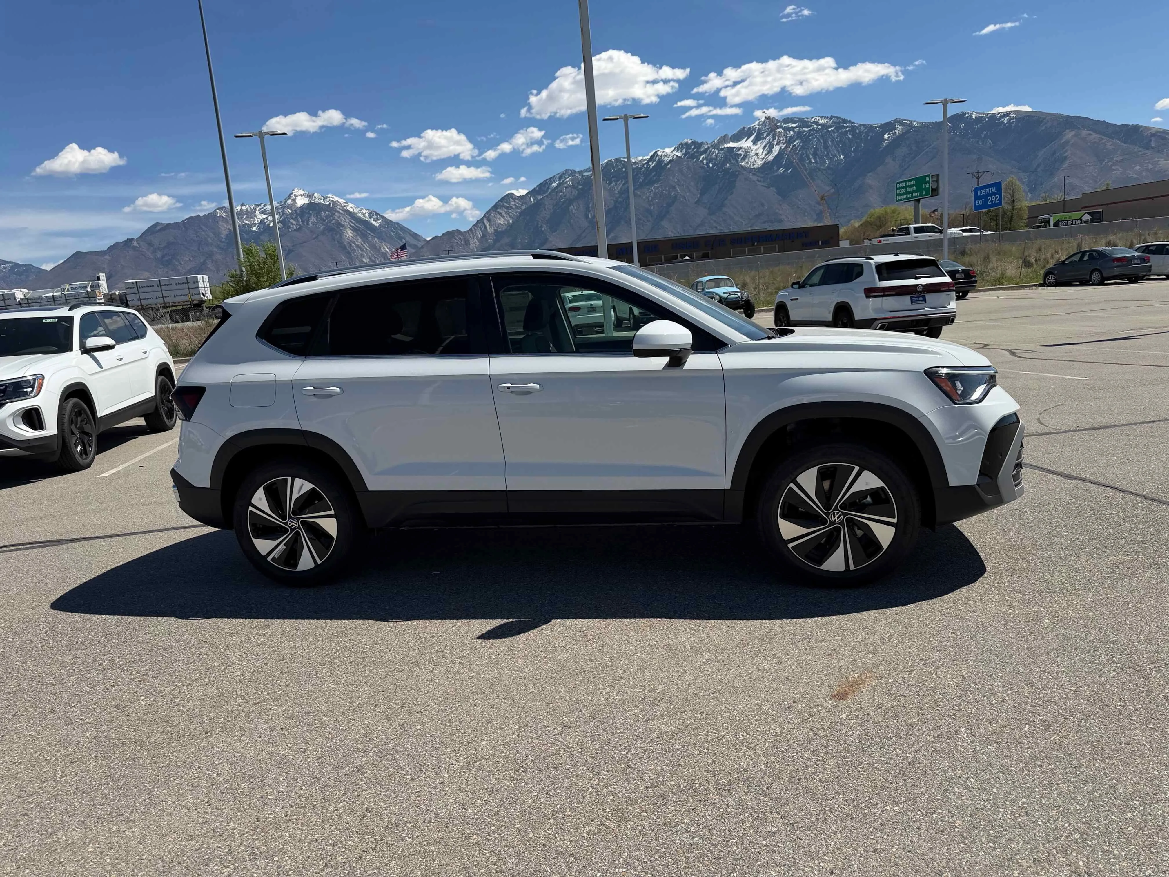 New 2026 Pure White Volkswagen SE image 8
