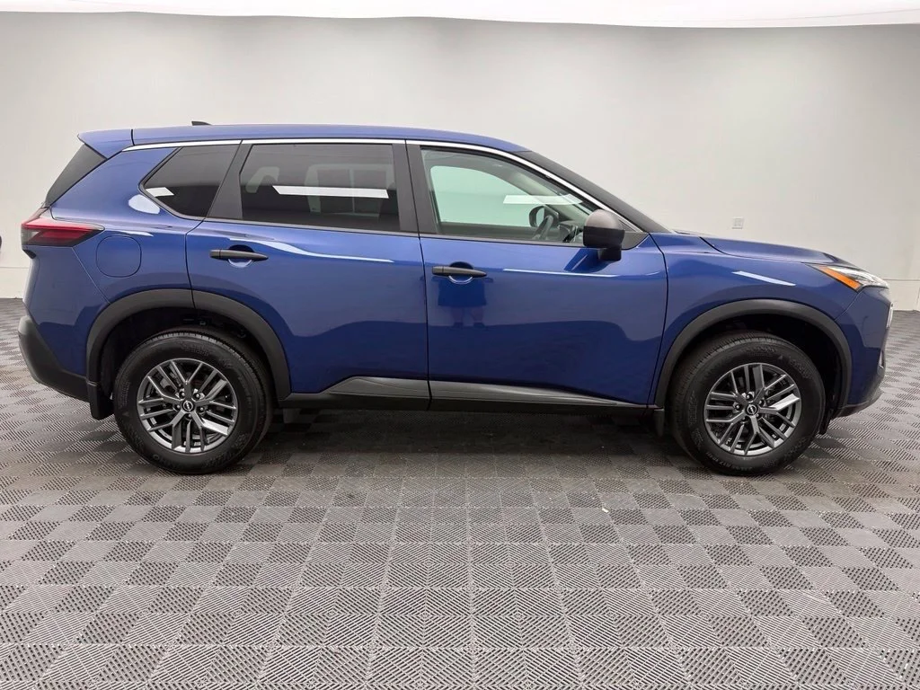 Used 2023 Blue Nissan S image 7