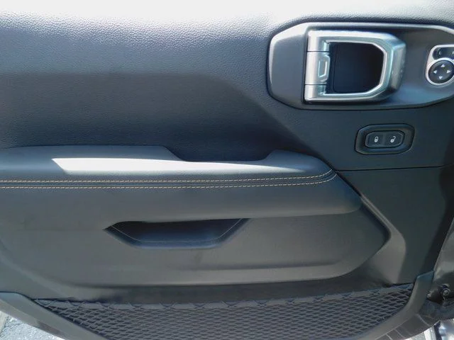 2025 Jeep Wrangler 4-Door Sahara - Photo 11