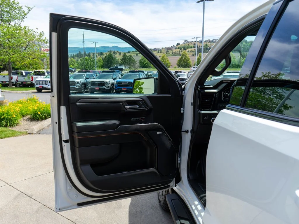 Used 2025 White GMC AT4 image 18