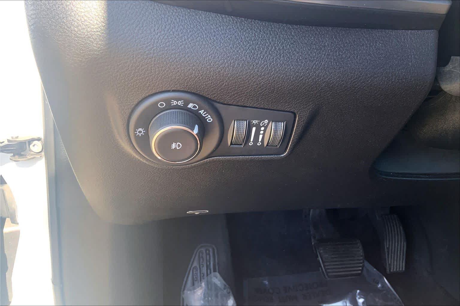 Used 2025 Bright White Clearcoat Jeep Limited image 33