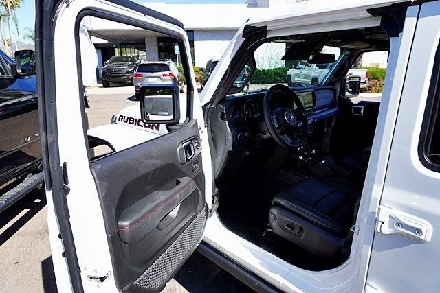New 2026 Bright White Clear-Coat Exterior Paint Jeep Rubicon image 41