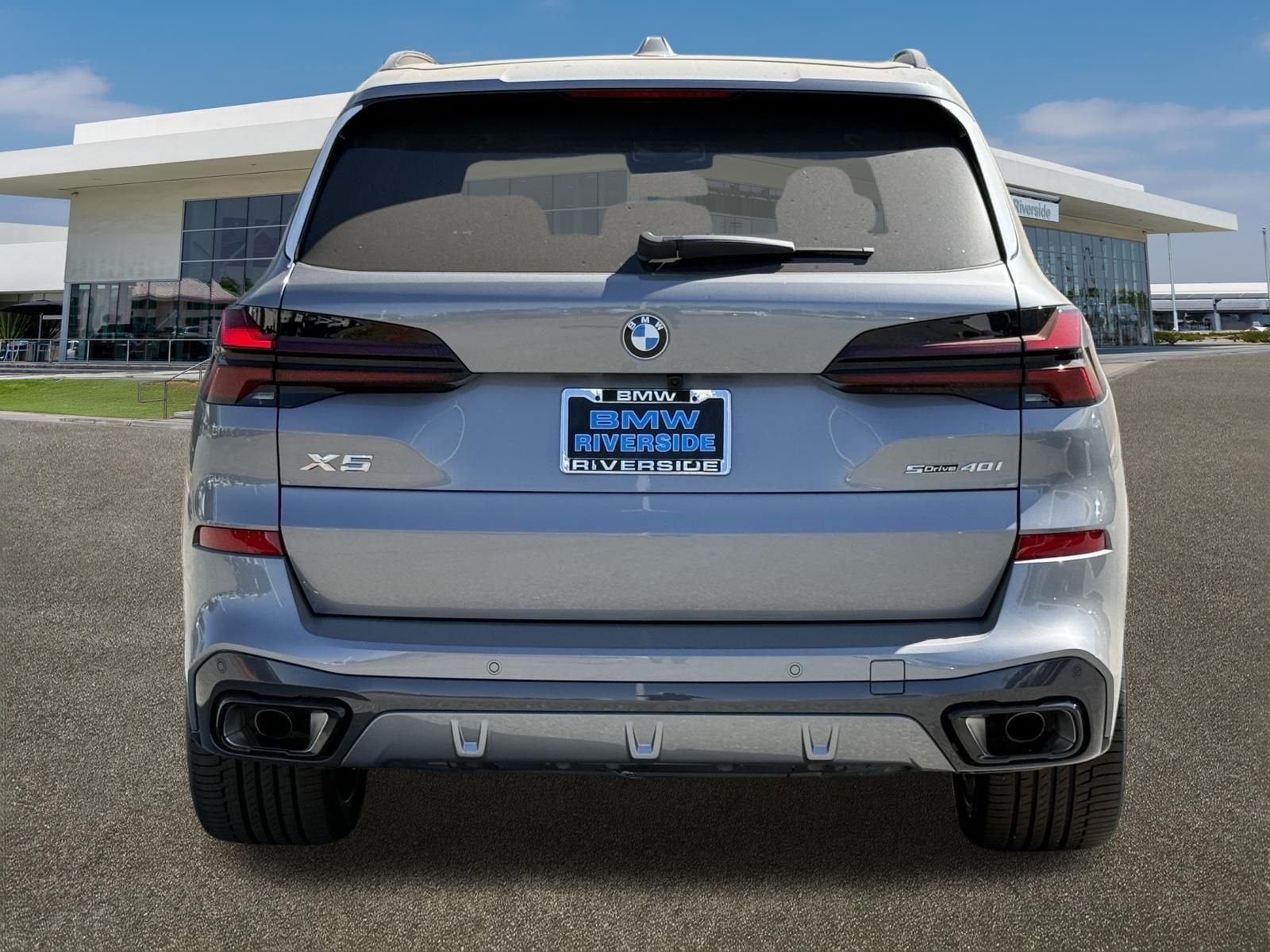 New 2026 Skyscraper Grey Metallic BMW sDrive40i image 9
