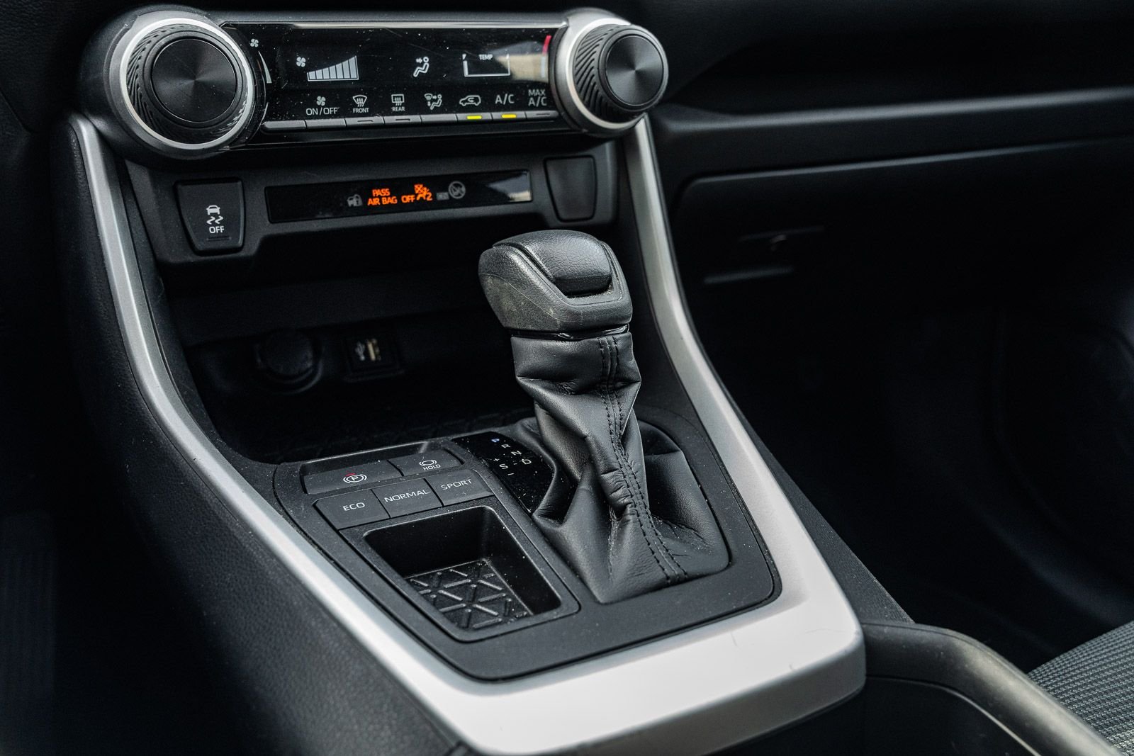 2023 Toyota RAV4 LE - Photo 28