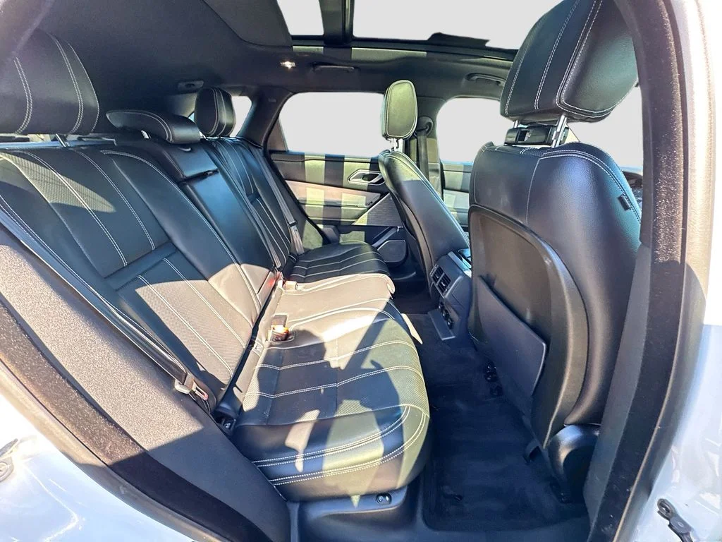 Used 2019  Land Rover SE R-Dynamic image 30