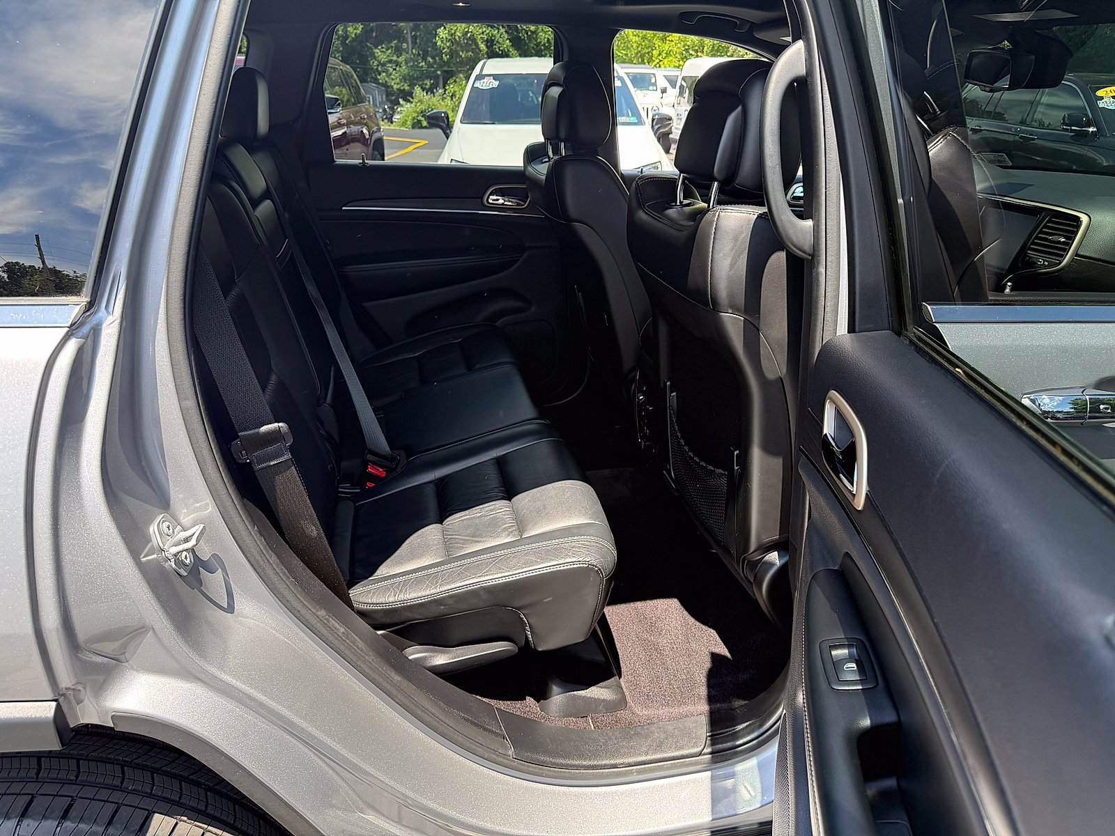 Used 2016 Billet Silver Metallic Clearcoat Jeep Limited image 19